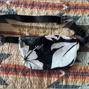 *Aloha Collection* Hip Pack - Hibiscus Print